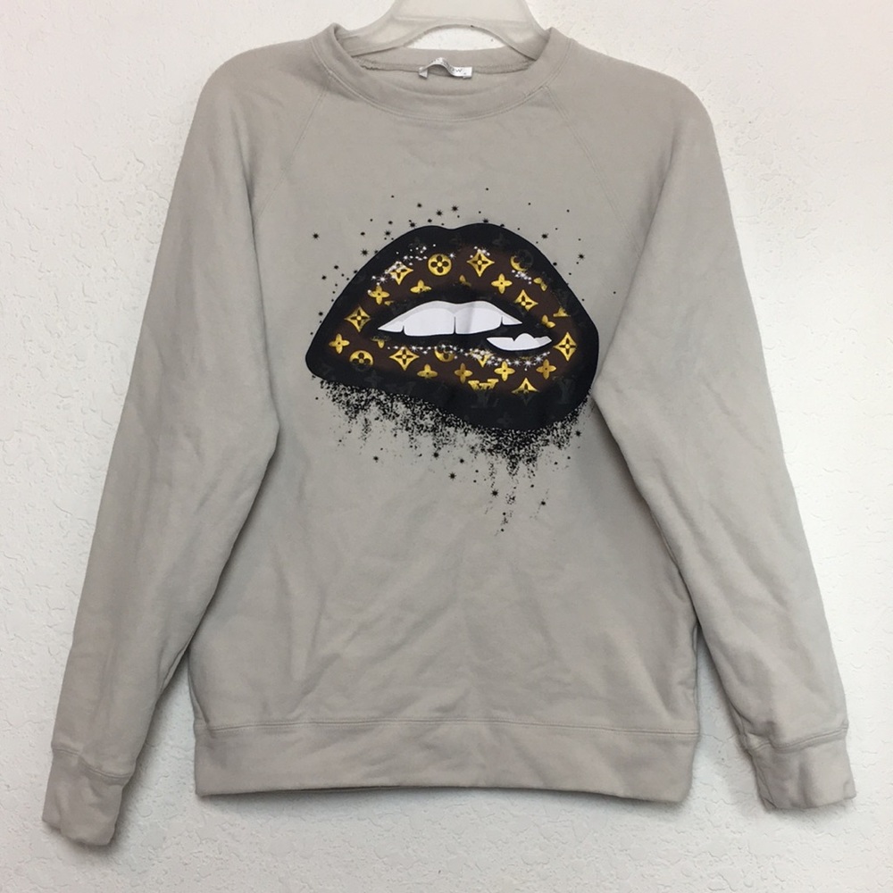 ✅Women SHE SHOW Graphic Sweater Size S - Picture 1 of 4
